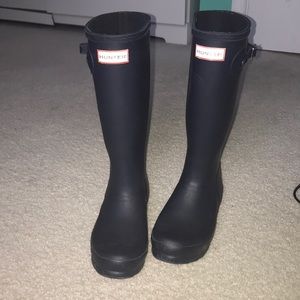 Matte Navy girls hunter boots